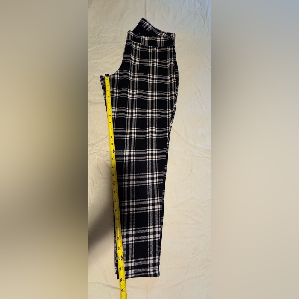 Torrid Black and White Plaid Trousers Size 2 - Picture 5 of 6